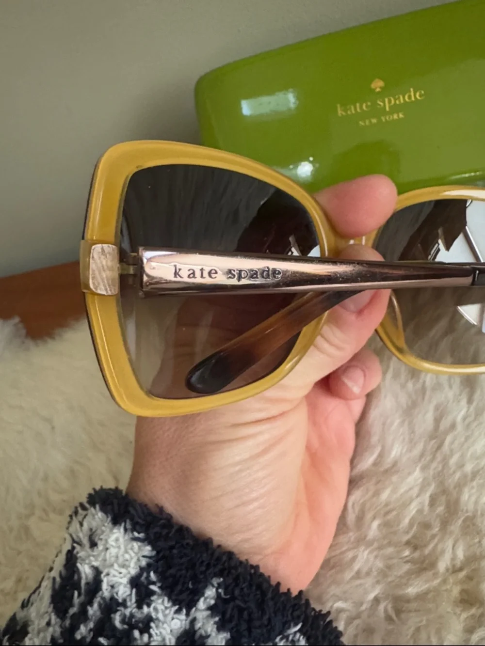 kate spade Oversized Tortoiseshell Sunglasses - Brown Gradient Lenses - Picture 2 of 6